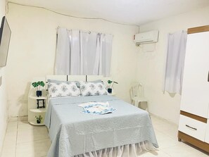 3 bedrooms, internet, bed sheets