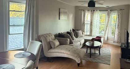 Cute 3BR Upper Unit Home in South Buffalo near downtown