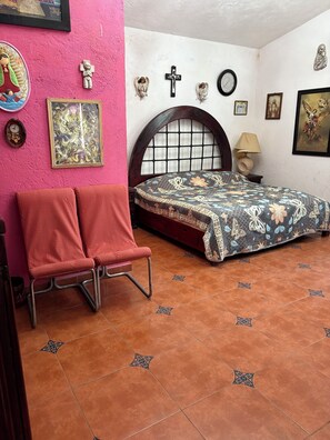 4 bedrooms, internet, bed sheets