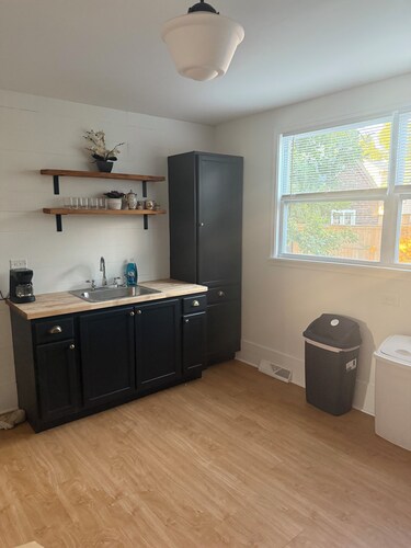 Cozy 3BR Lower Unit home in South Buffalo Near Downtown