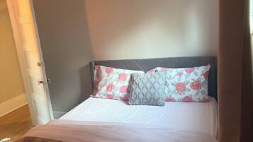 3 quartos, ferros/tábuas de passar roupa, Wi-Fi, roupa de cama