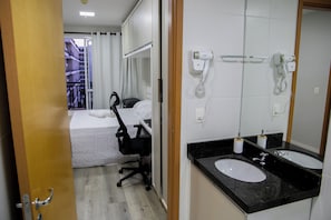 1 slaapkamer, een strijkplank/strijkijzer, wifi, beddengoed
