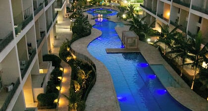 Complete Luxury Apartment in front of the Catholic University - Pool View