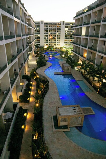Complete Luxury Apartment in front of the Catholic University - Pool View