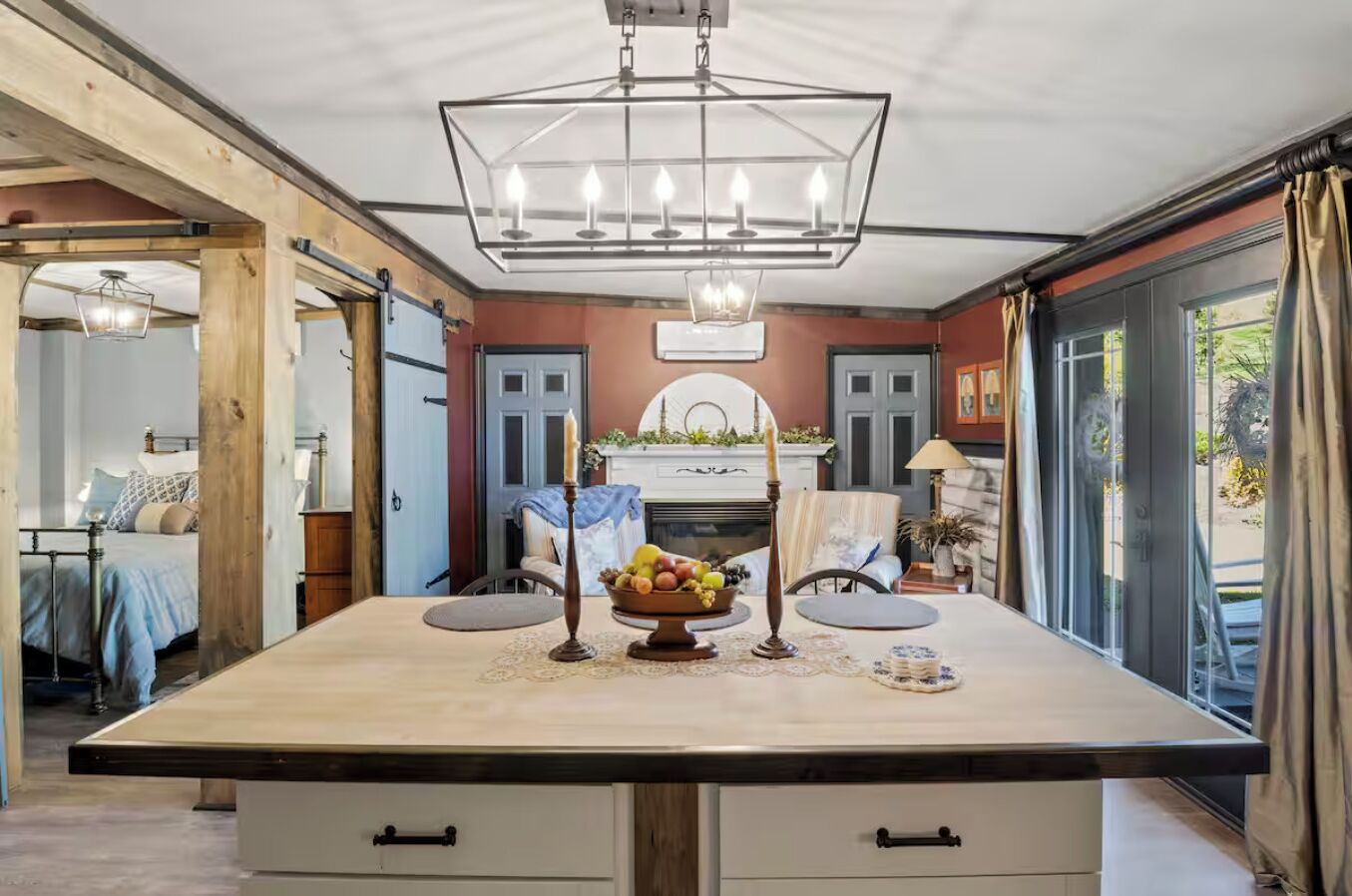 8 bedrooms, iron/ironing board, WiFi, bed sheets