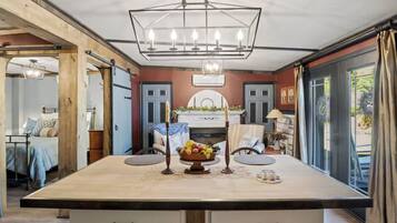 8 bedrooms, iron/ironing board, WiFi, bed sheets