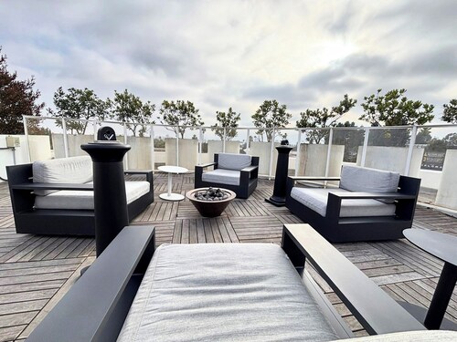 Contemporary 1BR Hollywood Haven on Spaulding Ave Complimentary - WiFi & Parking