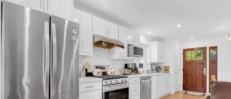 Frigorífic, microones, forn i placa de cuina