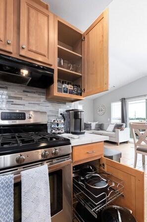 Refrigerador, microondas, horno, placa de cocina