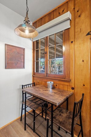 Cabin, Mountain View | Private kitchen
