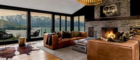 Télévision, cheminée