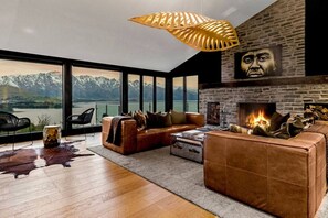 TV, fireplace