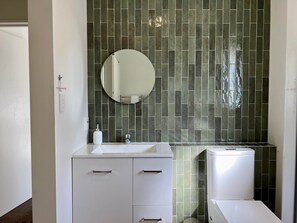 Eco-friendly toiletries, hair dryer, towels - Sunny Home in Hanmer Springs 🌞🌞 (Hanmer Springs)