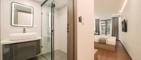 Comfort Room, 1 King Bed, Balcony, City View | Bathroom | Shower, hair dryer, slippers, towels