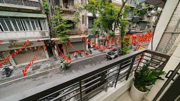 Comfort Room, 1 King Bed, Balcony, City View | Balcony view