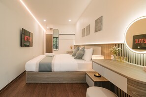 コンフォート ルーム キングベッド 1 台 バルコニー シティビュー | 遮光カーテン、アイロン / アイロン台、WiFi (無料)