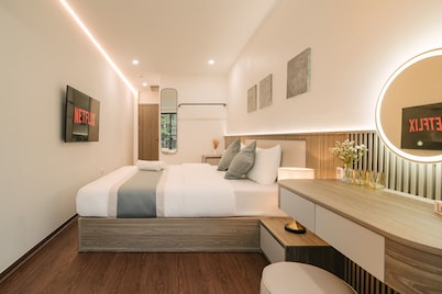 Trainstreet-Oldquarter-Elevator