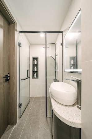 Comfort Room, 1 King Bed, Private Bathroom, Courtyard View | Bathroom | Shower, hair dryer, slippers, towels