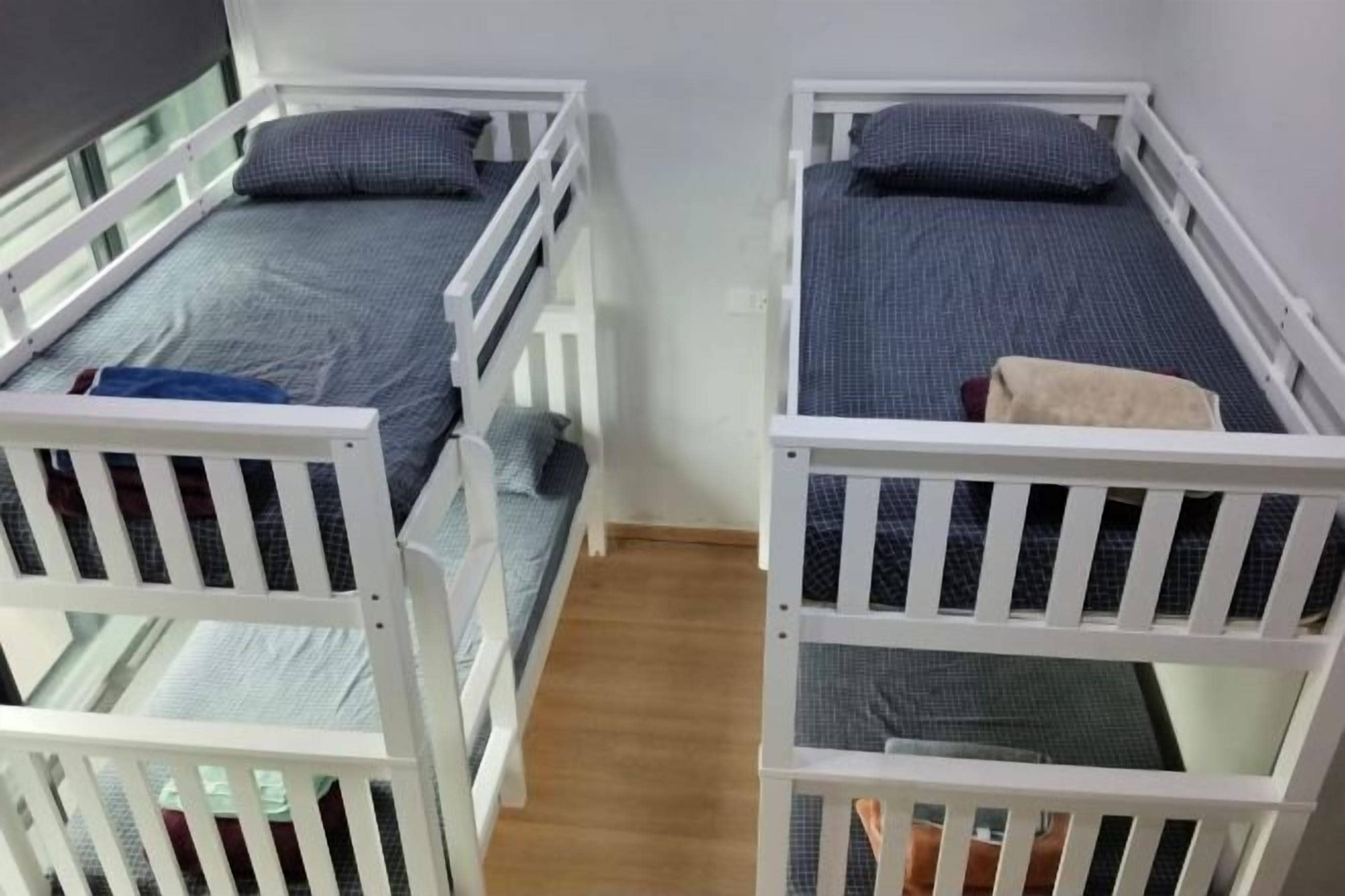 Bureau, espace de travail pour ordinateur portable