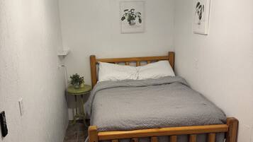 2 bedrooms, WiFi (free), bed sheets