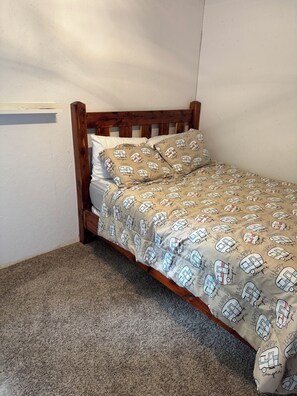 2 bedrooms, WiFi, bed sheets