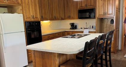 2 bedroom house near Mark Twain Lake on Salt River! WiFi and Boat parking!