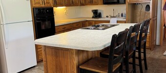 2 bedroom house near Mark Twain Lake on Salt River! WiFi and Boat parking!
