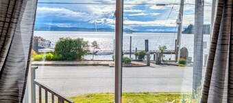 Waterfront Sitka Suite at Gordie's • Central • Steps to Shops • Ocean Views