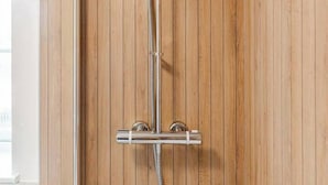 A shower with a handheld showerhead and a rain shower head mounted on the wall. - Derby Luxury Apartment - Foss Road- Sleeps4 (Derby)