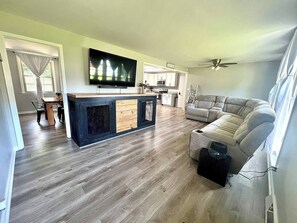 Smart TV, video games - Spacious 4BR Near Fort Campbell (Clarksville)