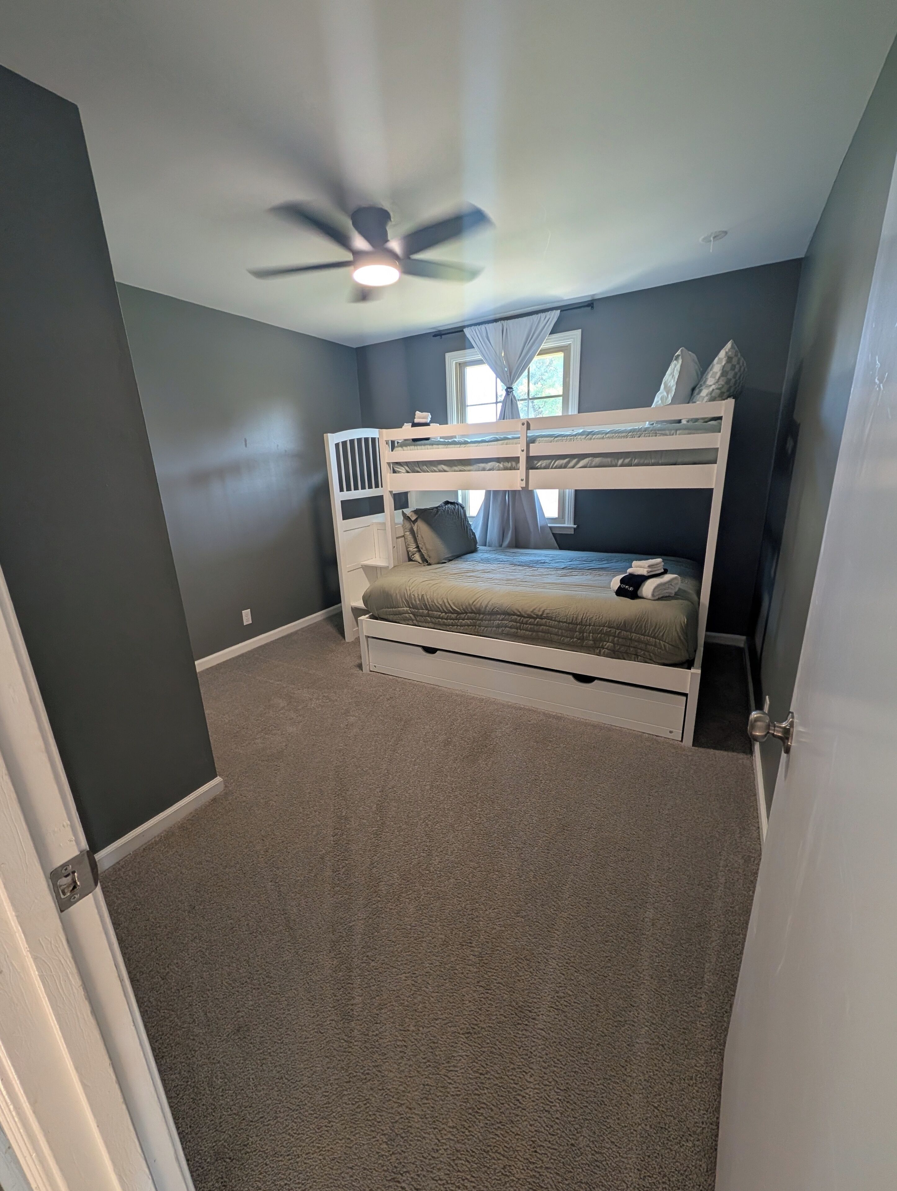 4 bedrooms, WiFi (free), bed sheets