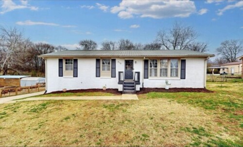 Big Pet Friendly Home Near Ft Campbell