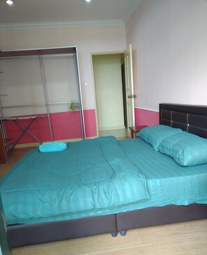 2 chambres, fer et planche à repasser