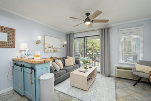 Smart TV - Beachfront Escape w Balcony+Pool (Hilton Head Island)