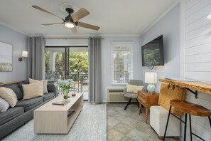 Smart TV - Beachfront Escape w Balcony+Pool (Hilton Head Island)