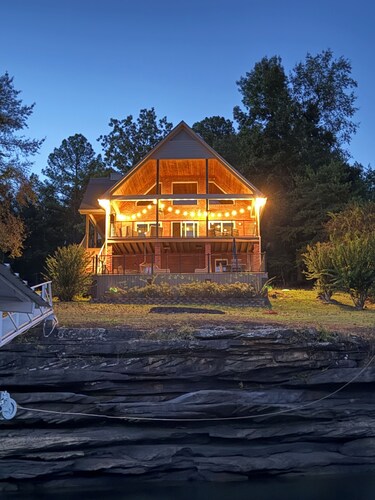 Dockside Retreat — Your Smith Lake Escape