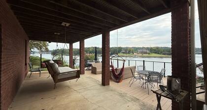 Dockside Retreat — Your Smith Lake Escape