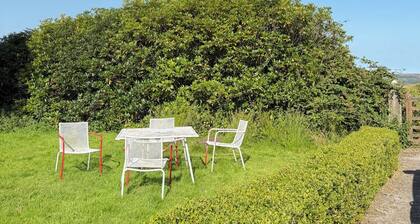 4 Bed Retreat-Sleeps 7-Parking-Garden-Lake Views