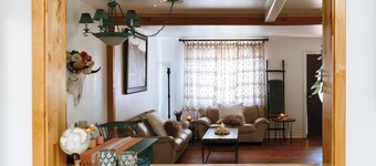 Boutique on Beryl: Pets+3King+Peacocks+Old Town