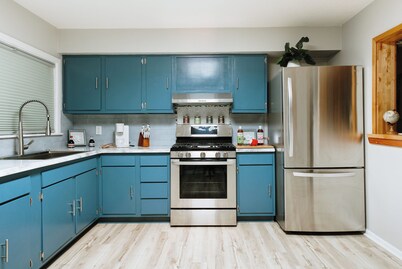 Boutique on Beryl: Pets+3King+Peacocks+Old Town