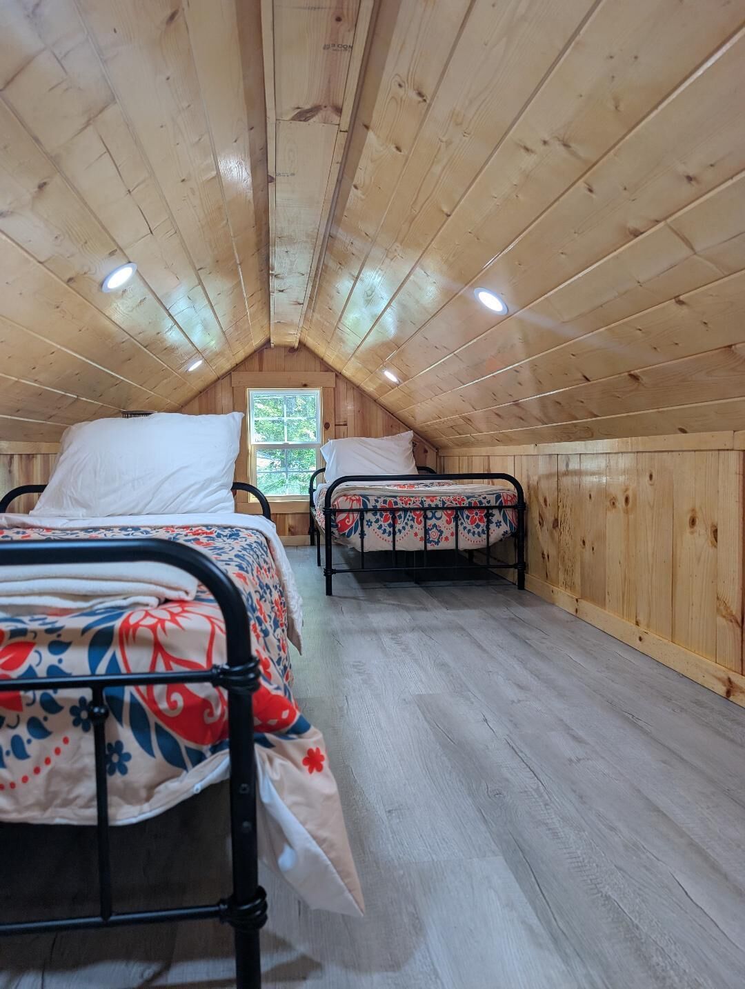 2 室のベッドルーム、アイロン / アイロン台、WiFi (無料)、ベッドシーツ