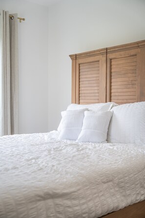2 bedrooms, iron/ironing board, free WiFi, bed sheets