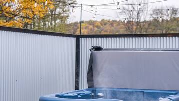 Bañera de hidromasaje al aire libre