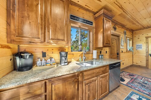 Hochatown Tower - Close2Casino/ Hot Tub/ Billiards/ Playset/ Poker