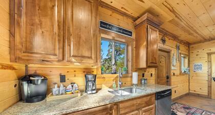 Hochatown Tower - Close2Casino/ Hot Tub/ Billiards/ Playset/ Poker