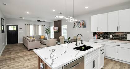 Chill House, Private and Relaxing House with Hot Tub Spa and Games
