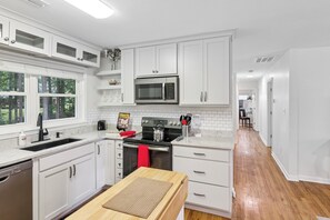 Microwave, oven, stovetop, dishwasher - Cozy 3BR Home in Fayetteville with AC (Fayetteville)