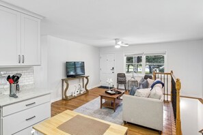 TV - Cozy 3BR Home in Fayetteville with AC (Fayetteville)