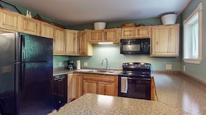 Refrigerador, microondas, horno, placa de cocina