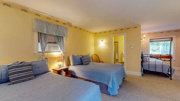 2 bedrooms, iron/ironing board, free WiFi, bed sheets